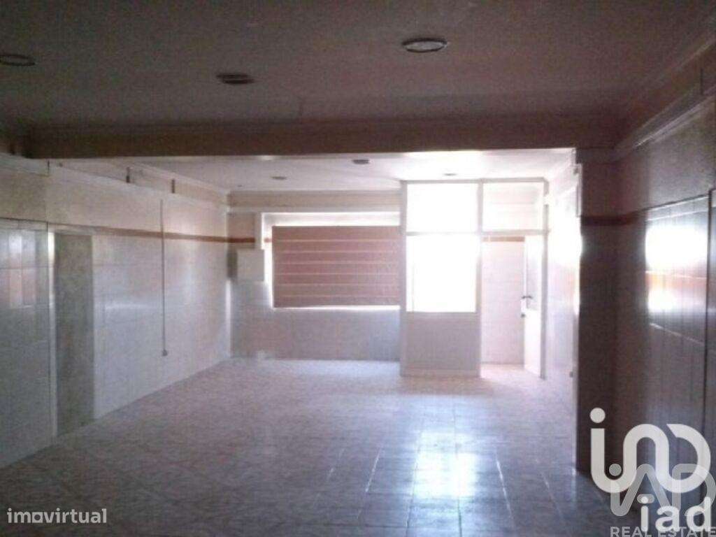 Prédio em Marinha Grande de 315 m2 - Grande imagem: 4/9