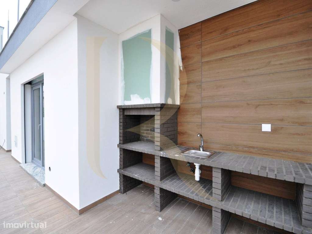 Moradia isolada nova T4+1 com piscina e garagem em Brejos de Azeitão-6