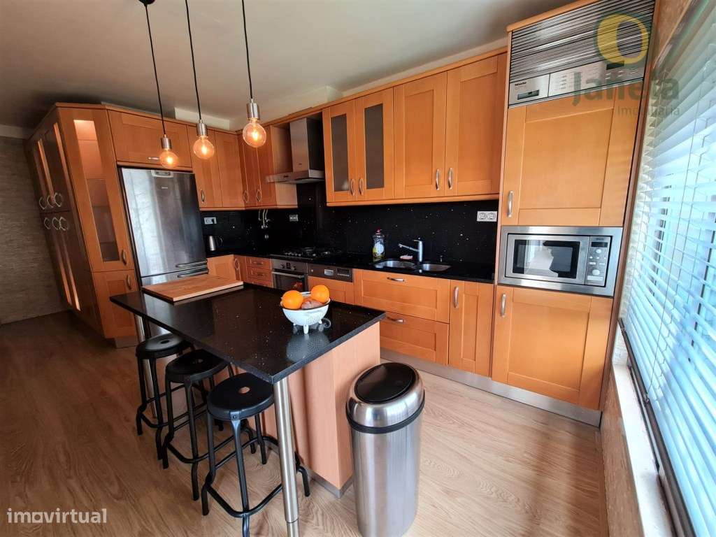 Luxuoso T3 Mobilado em condomínio privado com jardim e garagem - Grande imagem: 5/22