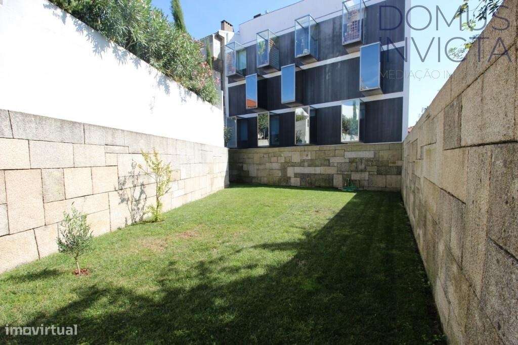 T1 com terraço, para venda-24
