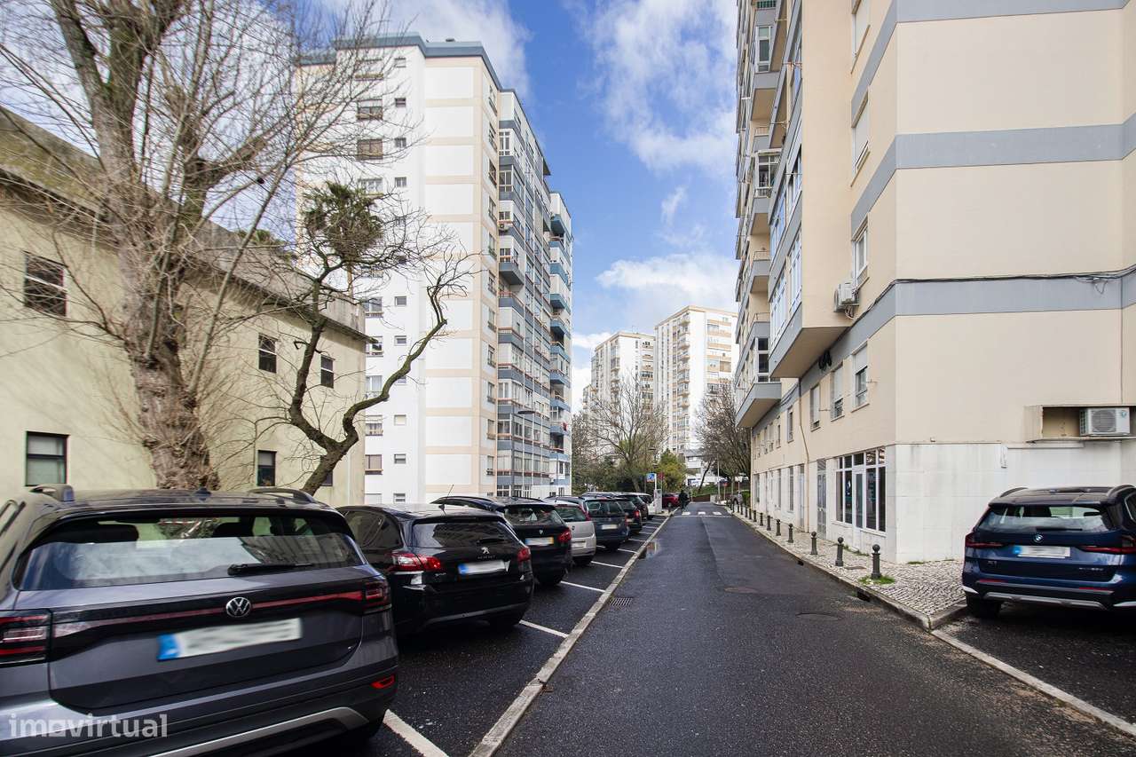 Apartamento T4  remodelado em Carnaxide-31