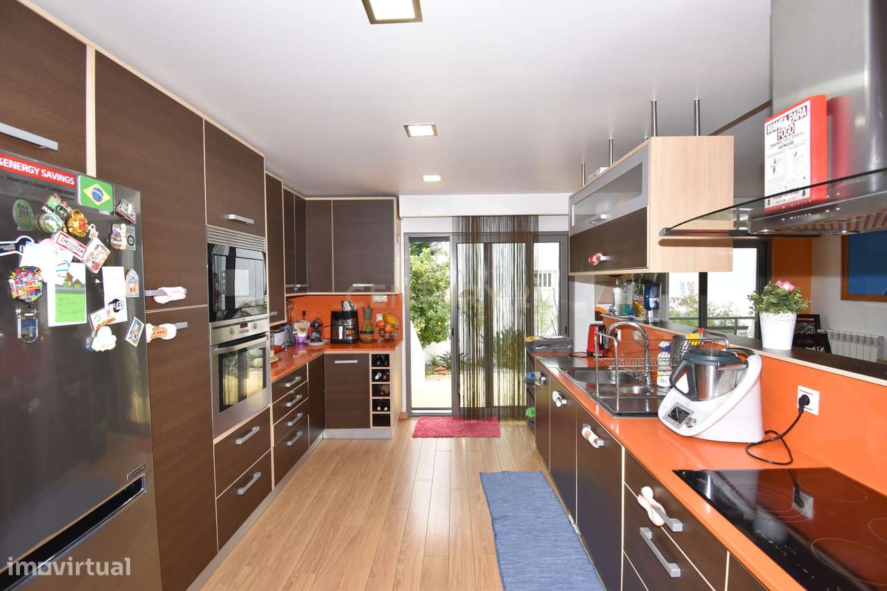 Moradia T3+1 em Alcochete: Luxo e Conforto!-17