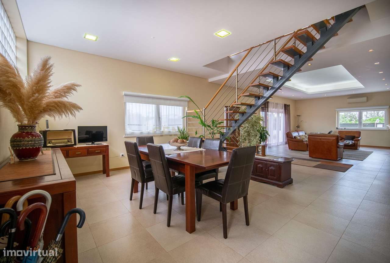 Moradia T5 com 2 suites, áreas generosas-Lote Urbano 521 M2- Brejos de - Grande imagem: 5/21