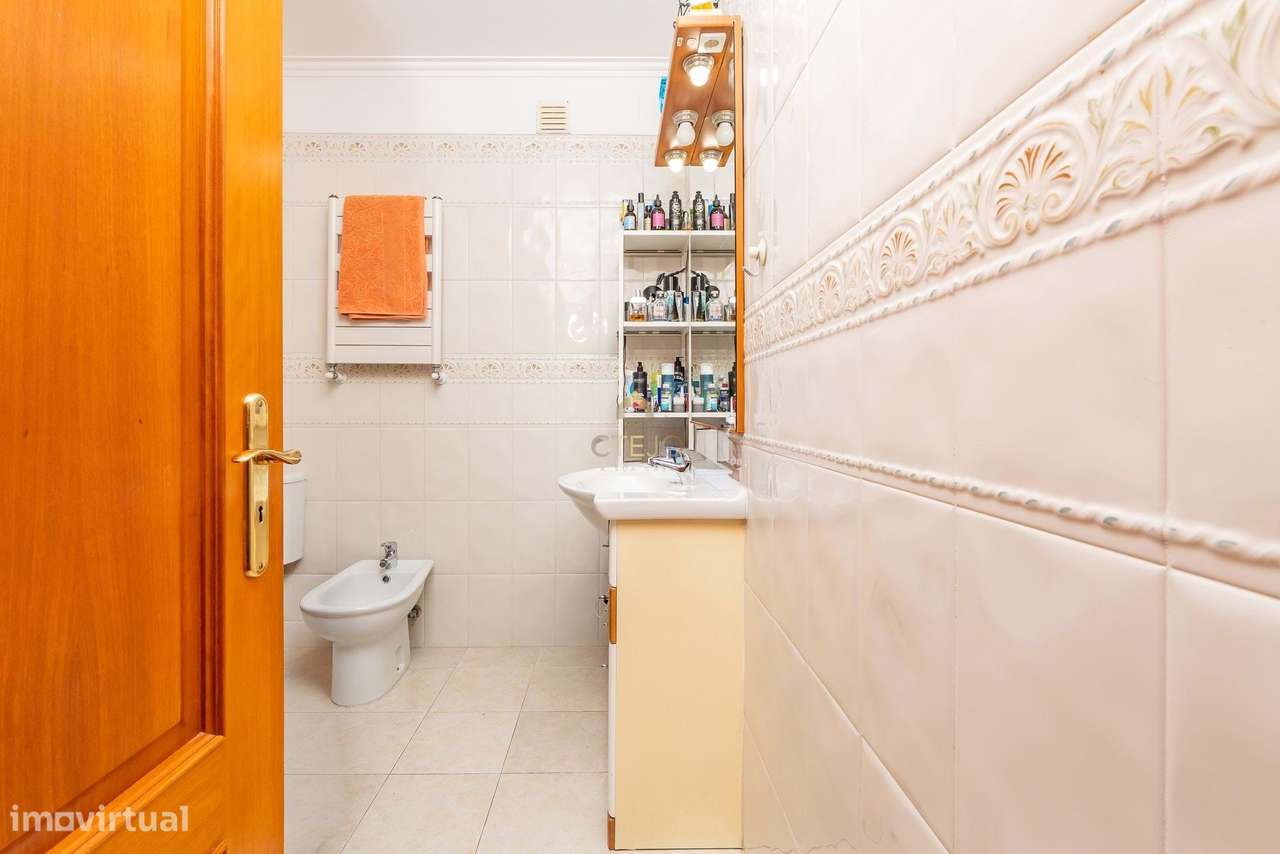 Apartamento T3 com Vista Rio em Póvoa de Santa Iria-16