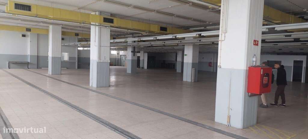 Armazém para arrendar em Camarate - Grande imagem: 2/7