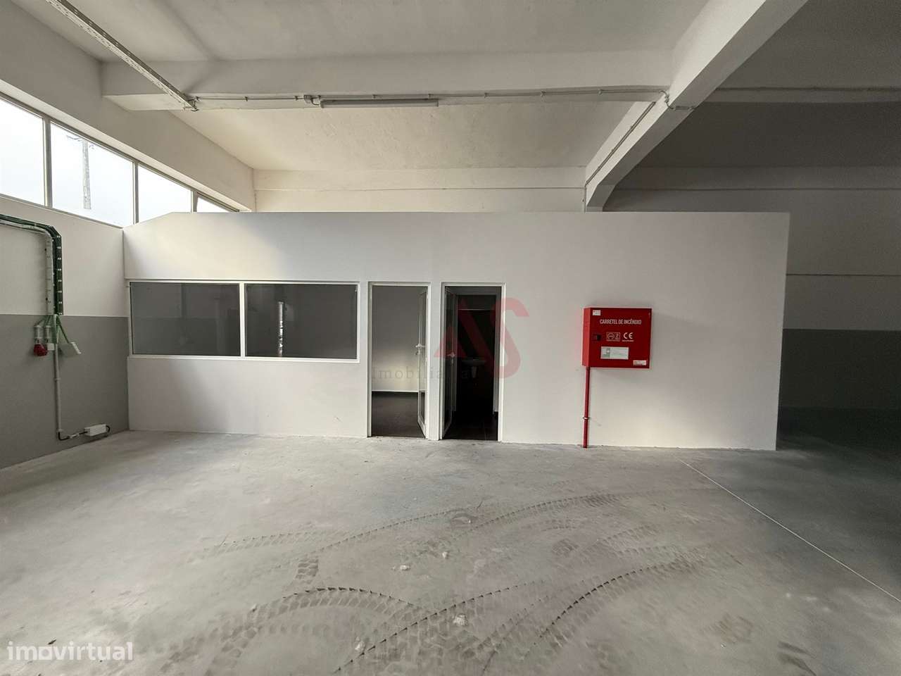 Pavilhão Industrial com 1.019 m2 Fermentões, Guimarães - Grande imagem: 2/10