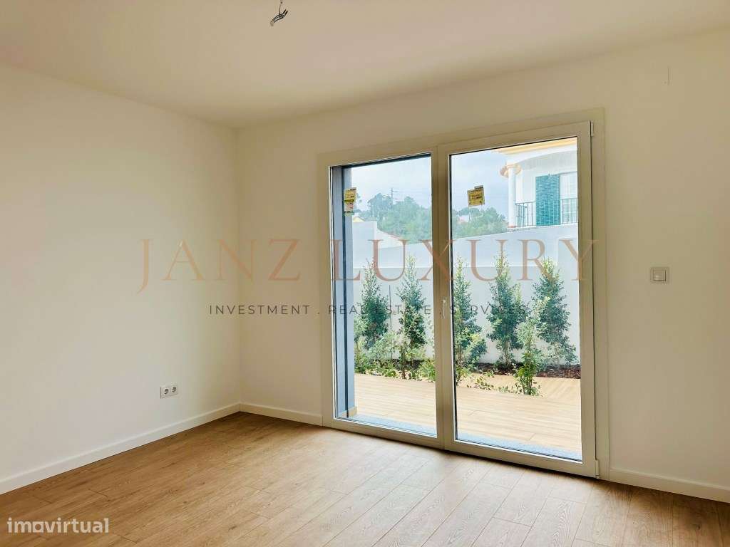 Moradia T4 com Piscina e 300m² Jardim em Manique | Cascais | Garage...-13