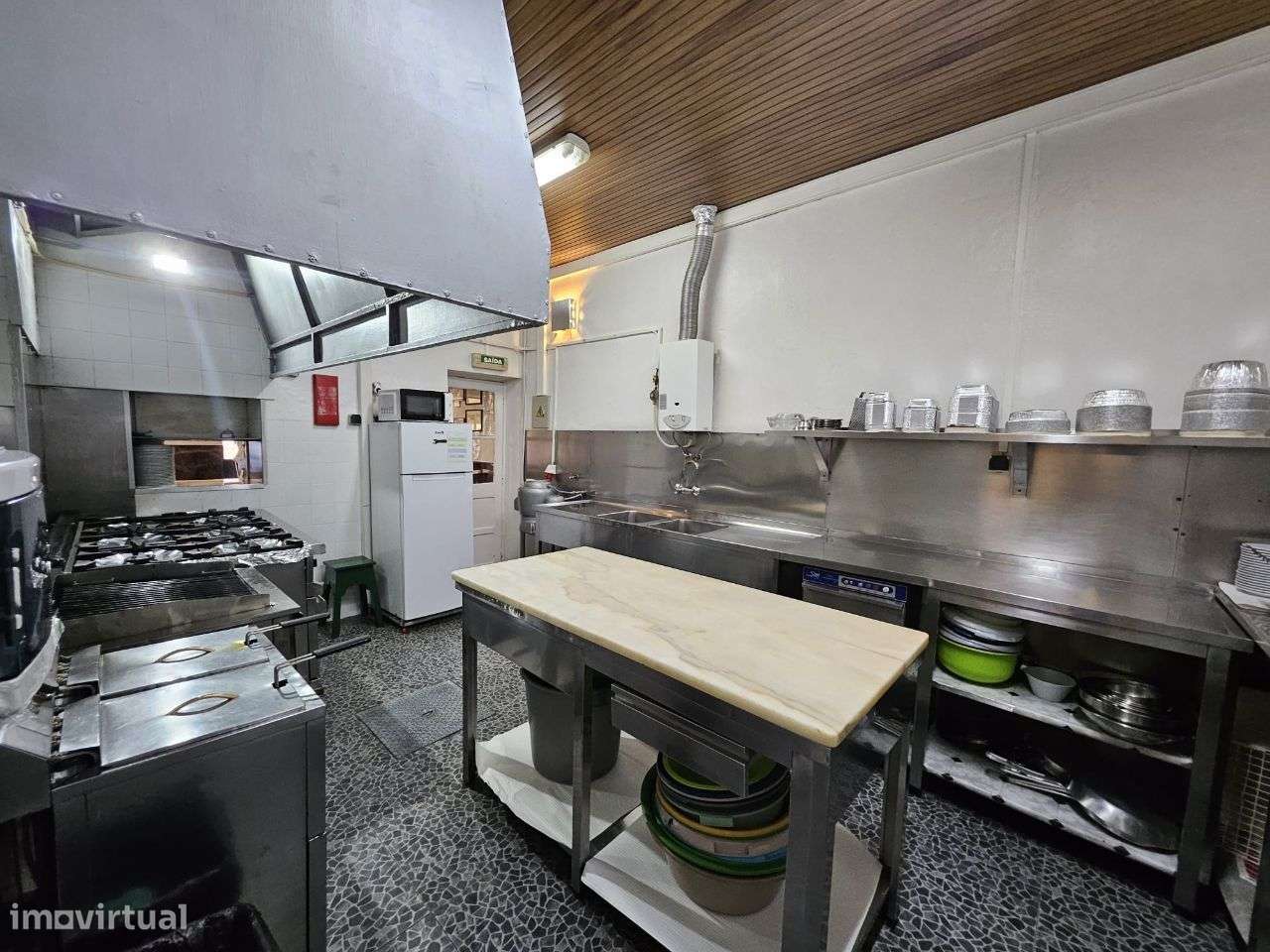 Prédio com Comércio - ARRENDAMENTO VITALÍCIO - Grande imagem: 5/13