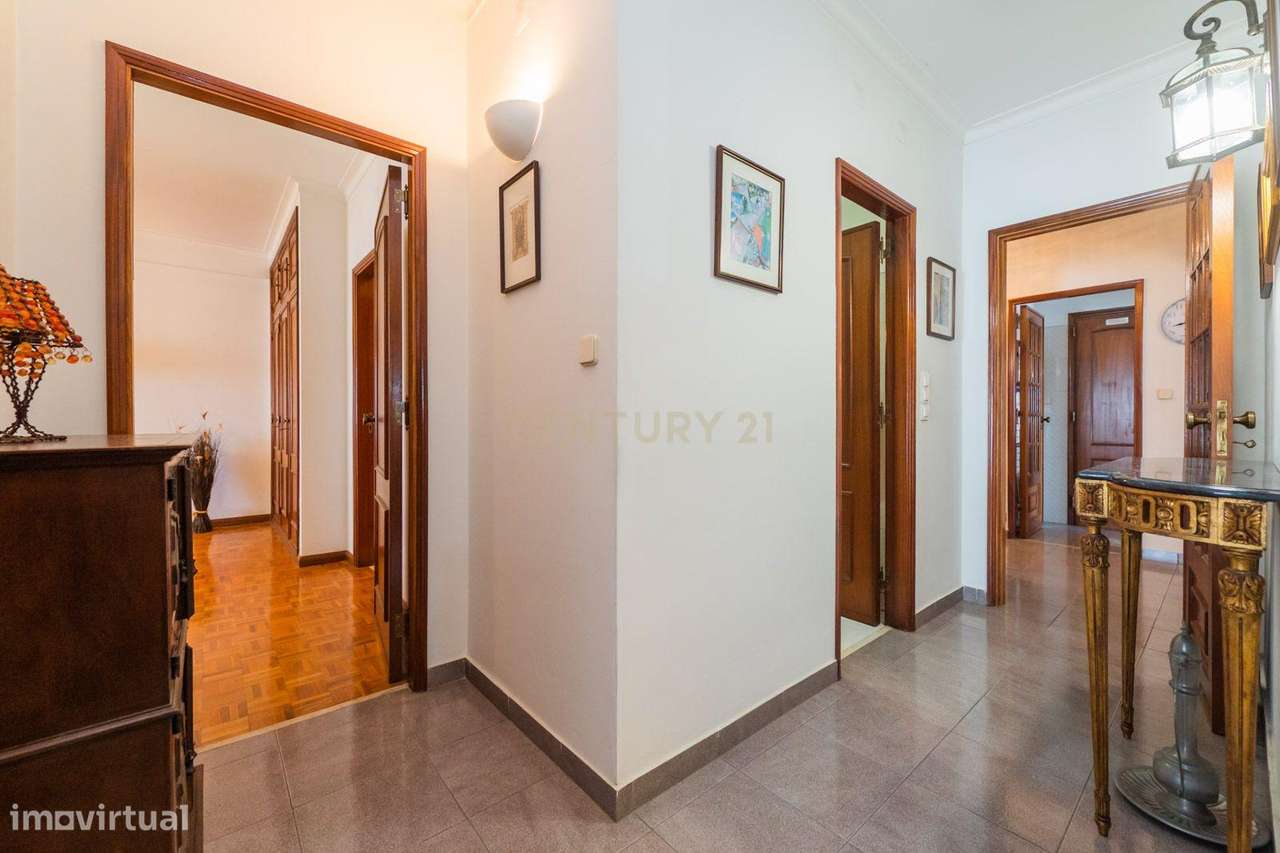 Excelente T4 c/Box | São Domingos de Rana-22