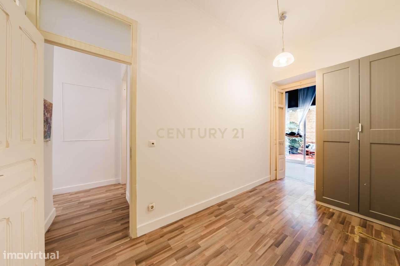 T2 com Amplo Terraço Privativo em Lisboa-5