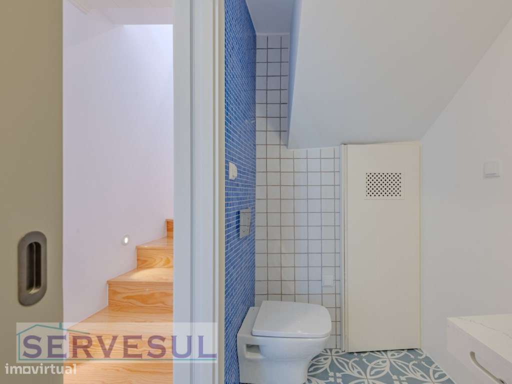 Nova Moradia de 2 pisos composta por 1 quarto, totalmente renovada,...-8