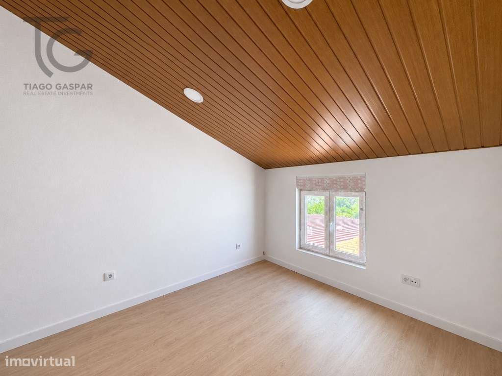 Moradia T3 totalmente remodelada na Comenda, Gavião-5