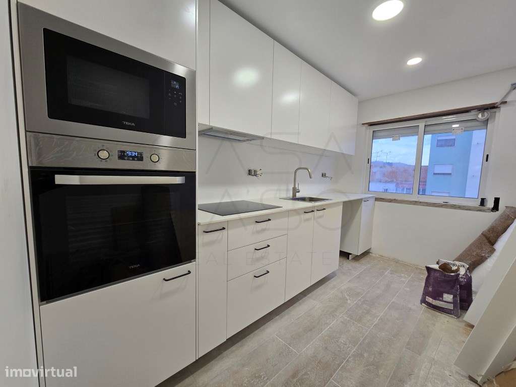 Apartamento T2 totalmente remodelado - Azeda, Setúbal-0