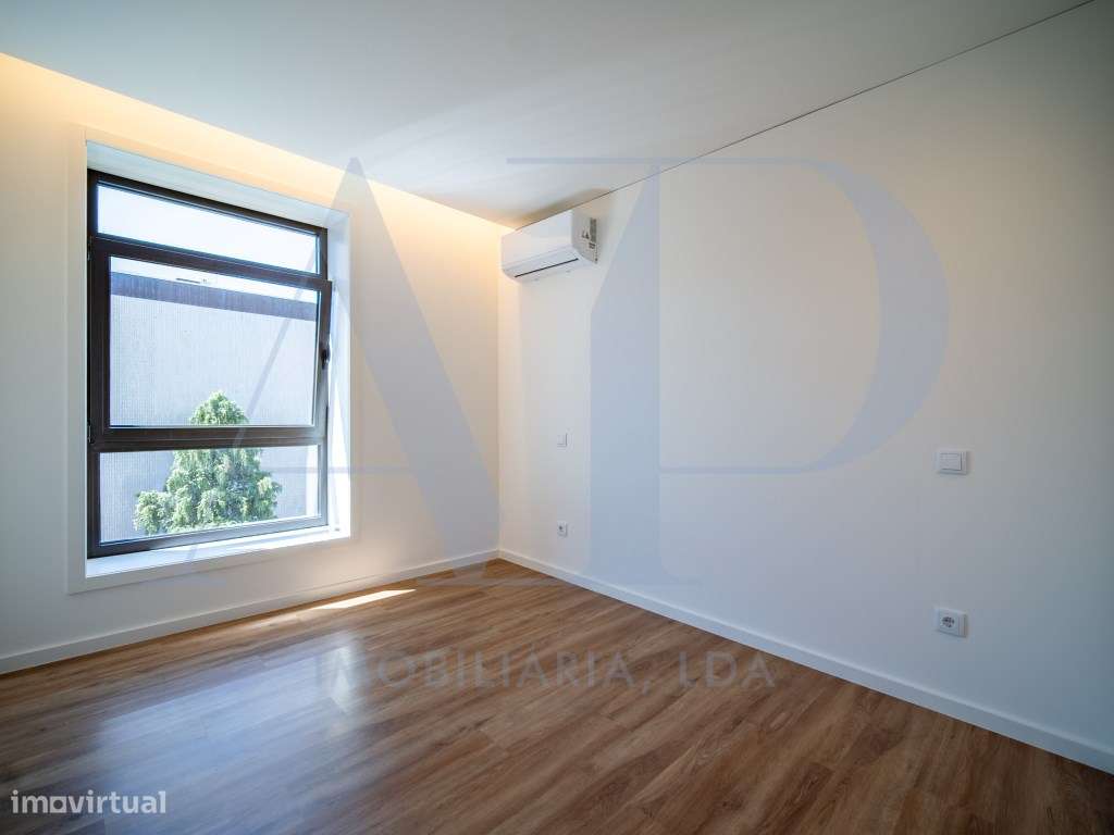 Apartamento T3 na Av. Londres com Garagem-13