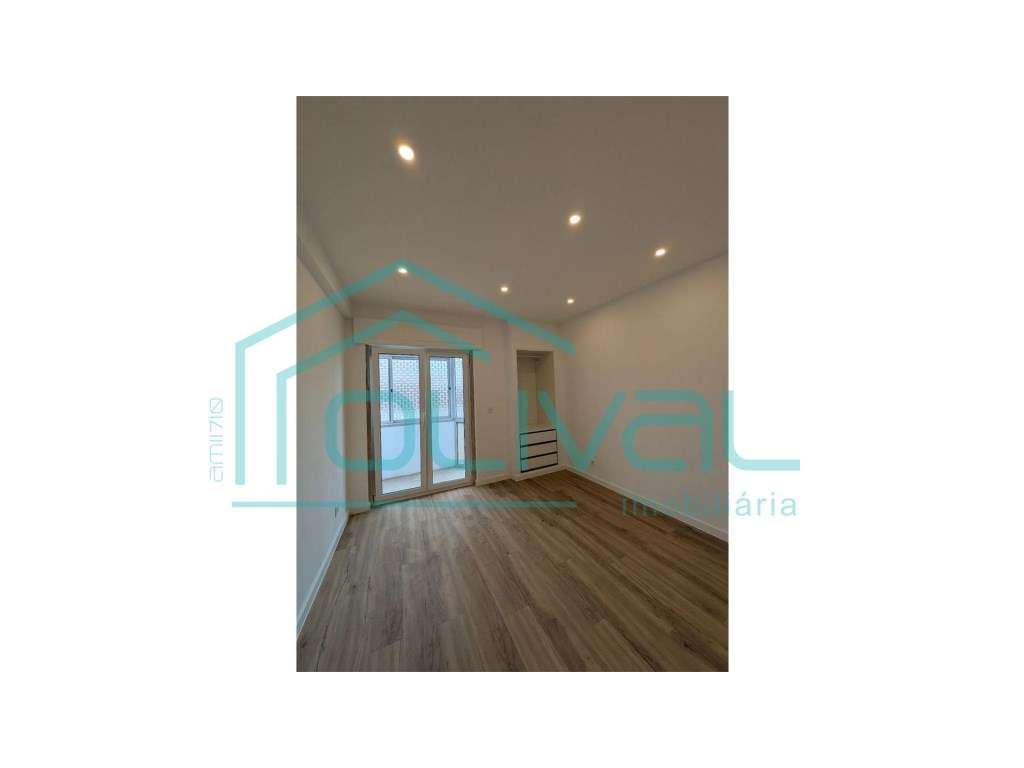 Apartamento t1 à venda na Avenida 25 de Abril - Grande imagem: 5/12