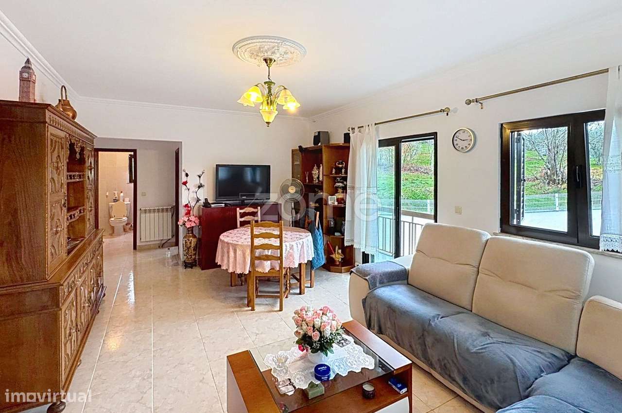 Moradia com Piscina, Quintal e Conforto Total a 8 km de Viseu-0