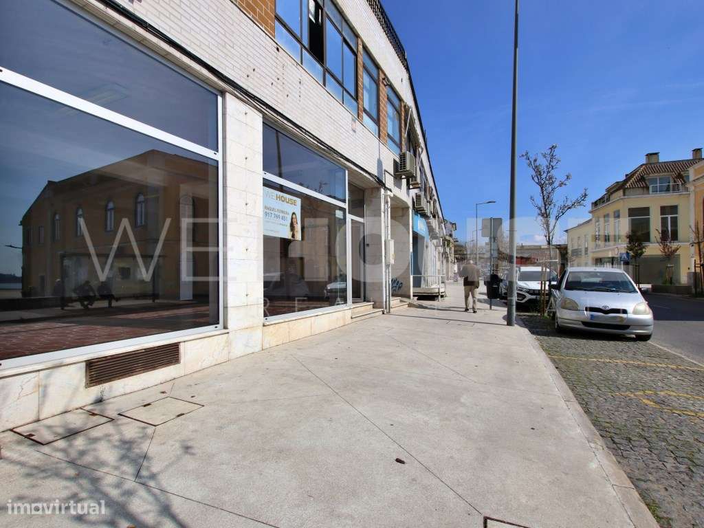 Loja com 274m² para venda no coração do Barreiro-0