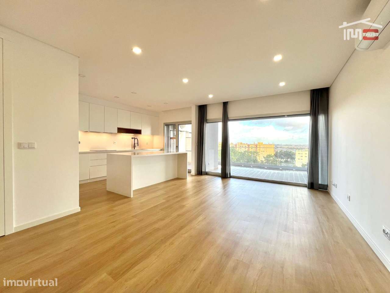 Fabuloso Apartamento T3 Barreio 155m2, 7andar c/ Elevador e Garagem - Grande imagem: 5/31