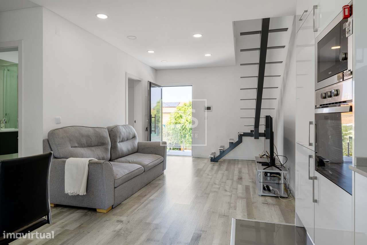 Andar de Moradia Bi-Familiar  T2+1 no Seixal – Conforto, Modernidade e-6