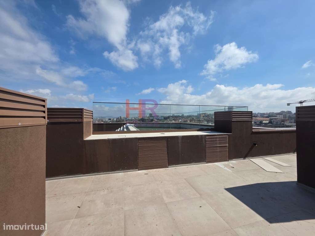 Arrenda -se T1 com lugar de garagem coberto e piscina comum. - Grande imagem: 4/33