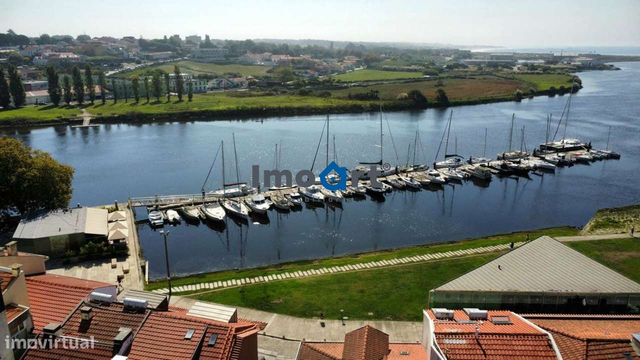Prédio misto em frente ao Rio e Marina de Vila de Conde, com projeto-9