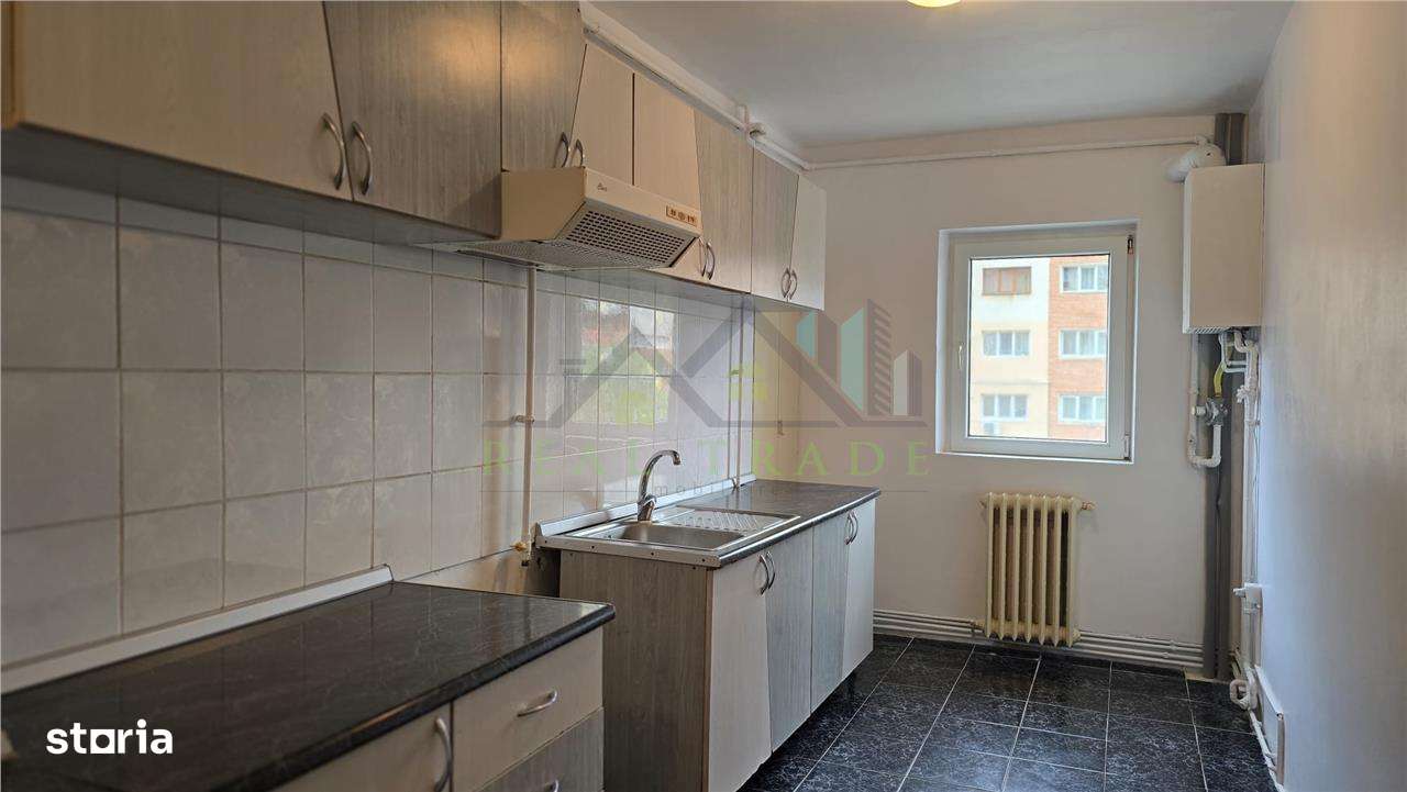 Apartament 2 camere decomandat etaj intermediar Racadau-3