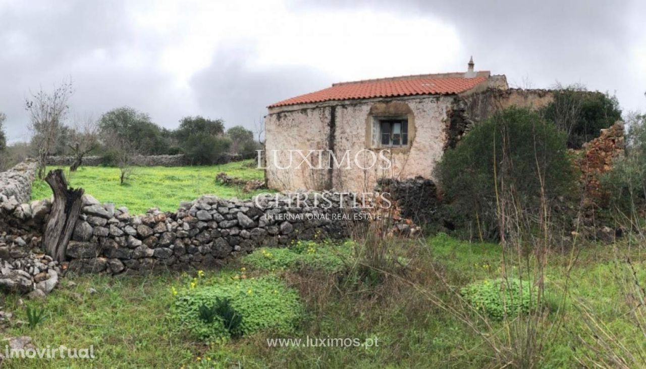 Terreno com ruina e projeto aprovado, para venda, Loulé, Algarve