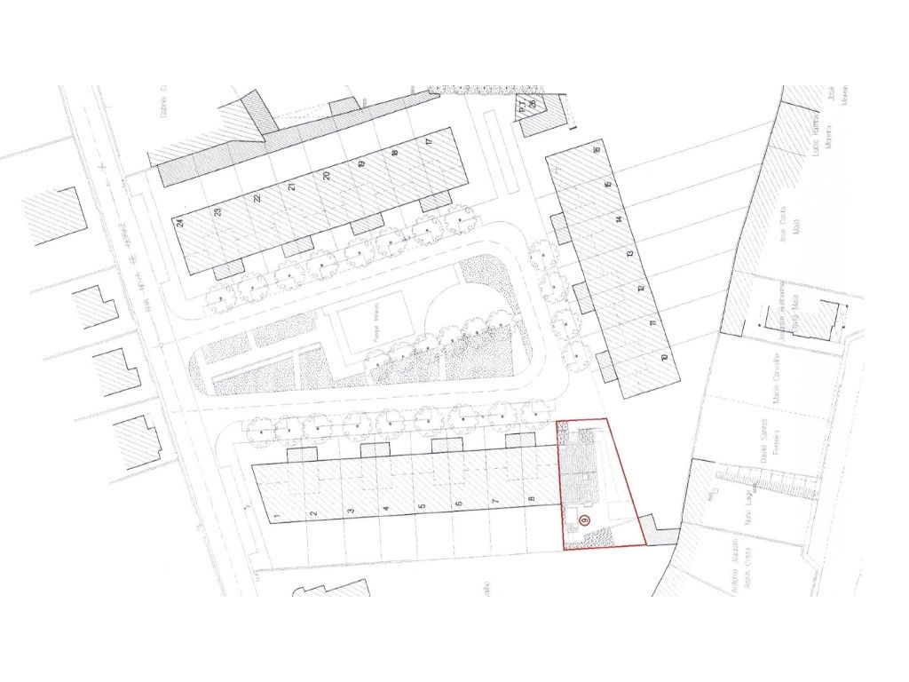 Lote para construção de moradia T4, com três frentes em C...