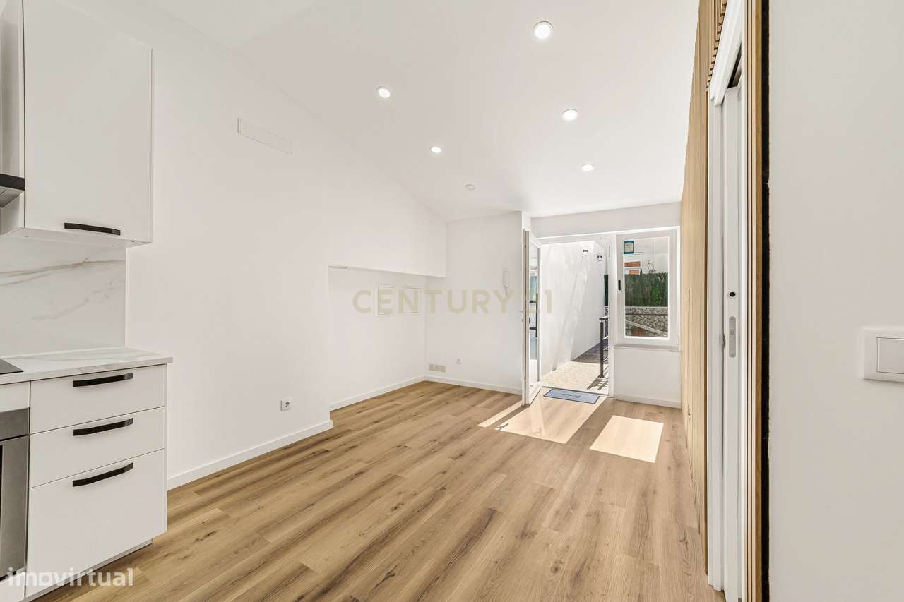 Prédio Totalmente Renovado com 2 apartamentos T1 e espaço exterior no-21