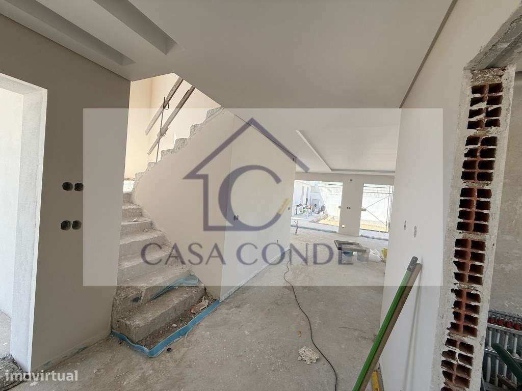 Moradia T4 Isolada Duplex em Azeitão com Piscina e Excelentes Acaba...-27
