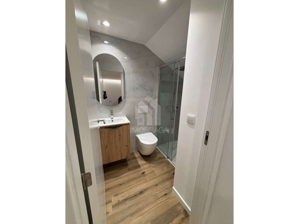 Venda Apartamento T2 Remodelado, em Lomar-9