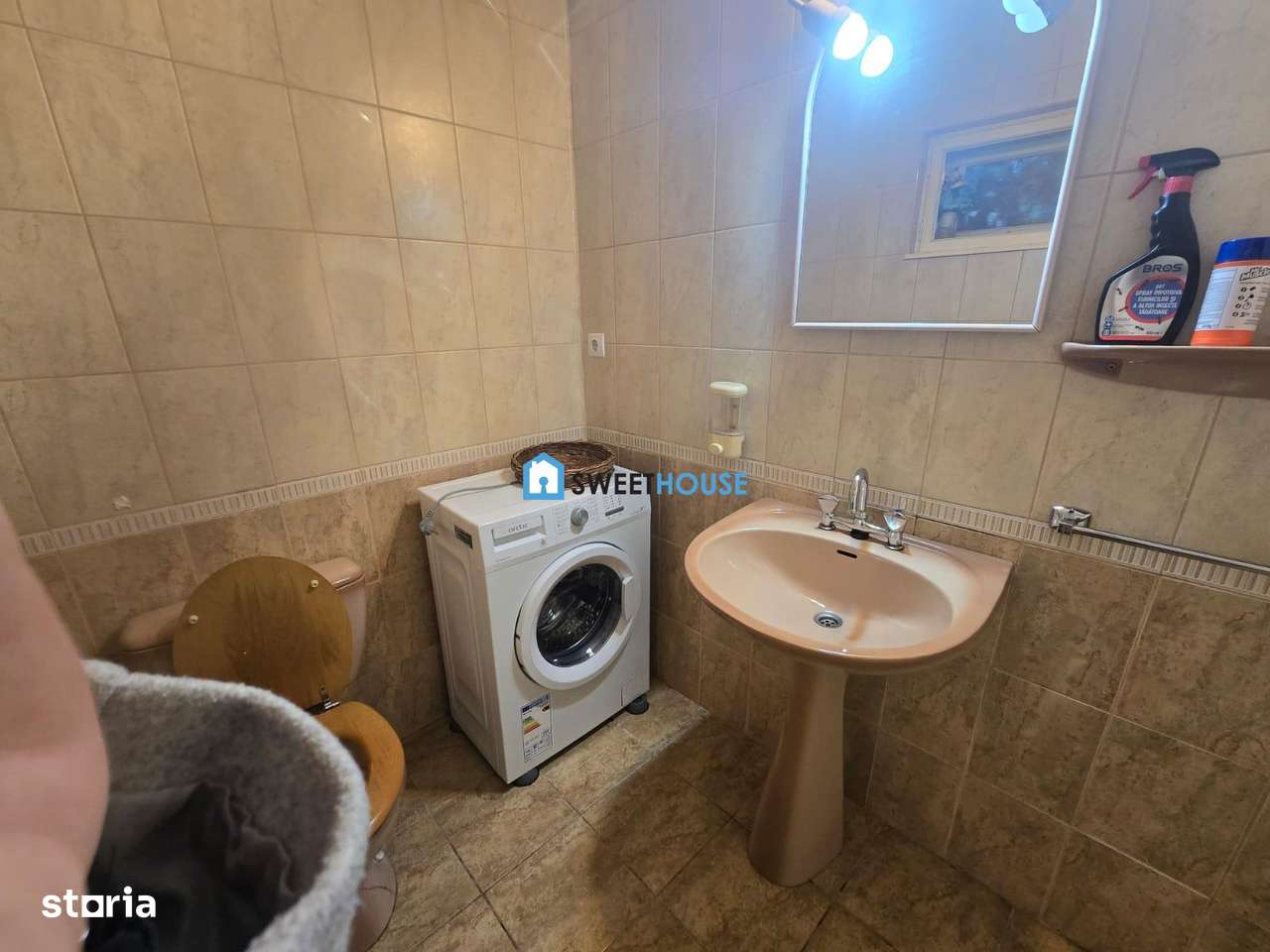 Casa de vanzare  cu 3 camere ,  central in Fagaras-12