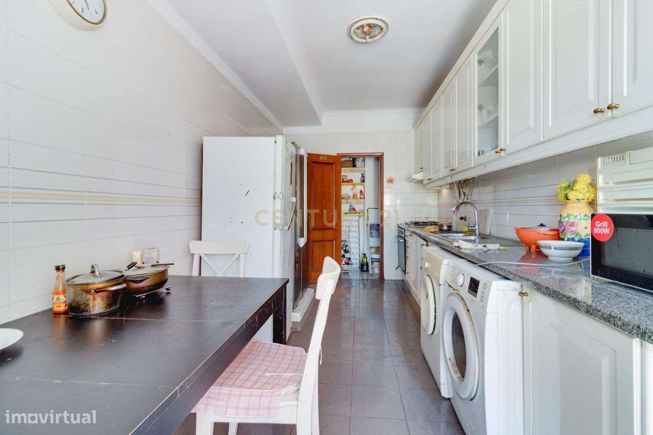 Um dos poucos T4 disponíveis | 148 m² | 2 Elevadores | Excelente Local-25