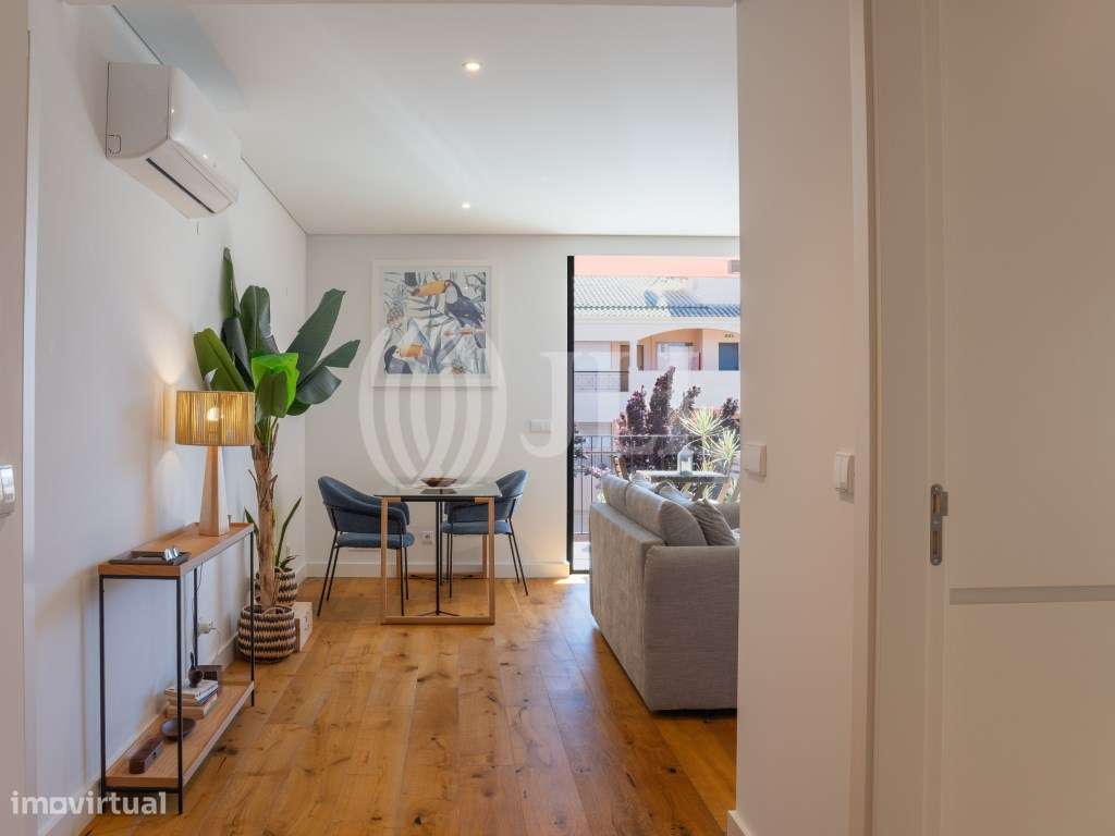 Apartamento T1, com estacionamento e varandas, Algarve-9