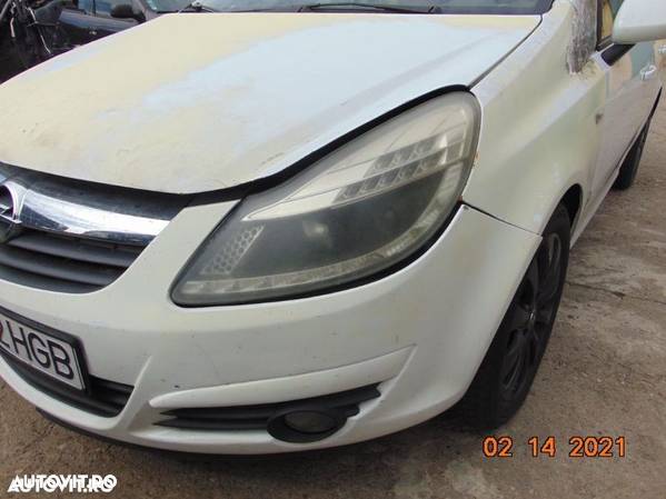 Far Opel corsa D faruri stanga dreapta dezmembrez Opel Corsa d 1,0 - 2