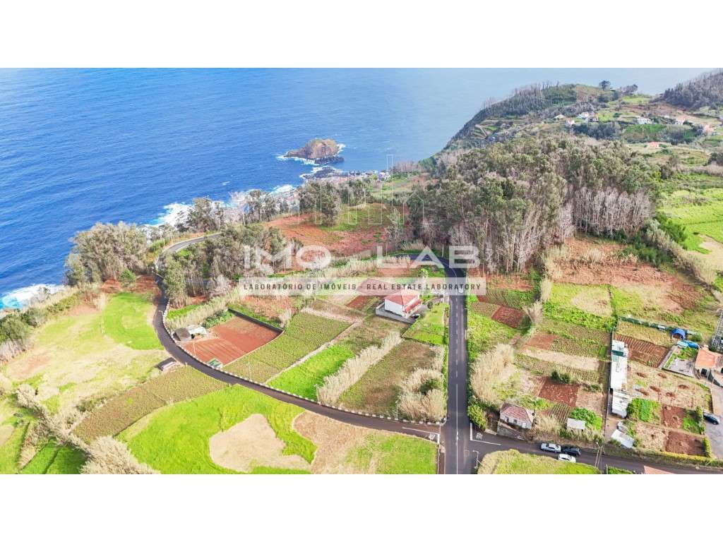 Terreno plano com 2128m2 - Porto Moniz-12