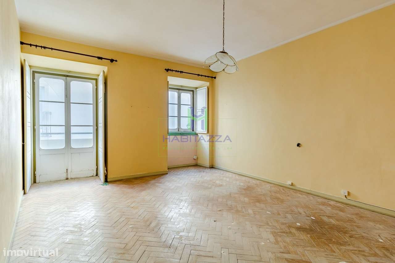 Prédio no Centro histórico de Lagos composto por 2 Apartamentos T3 e 1-20