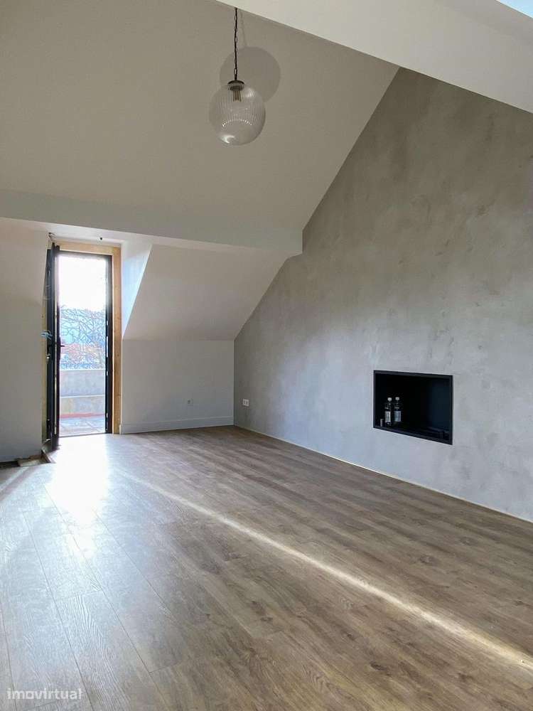 T2 Renovado com Varanda e Vista Castelo, Príncipe Real, Lisboa-13