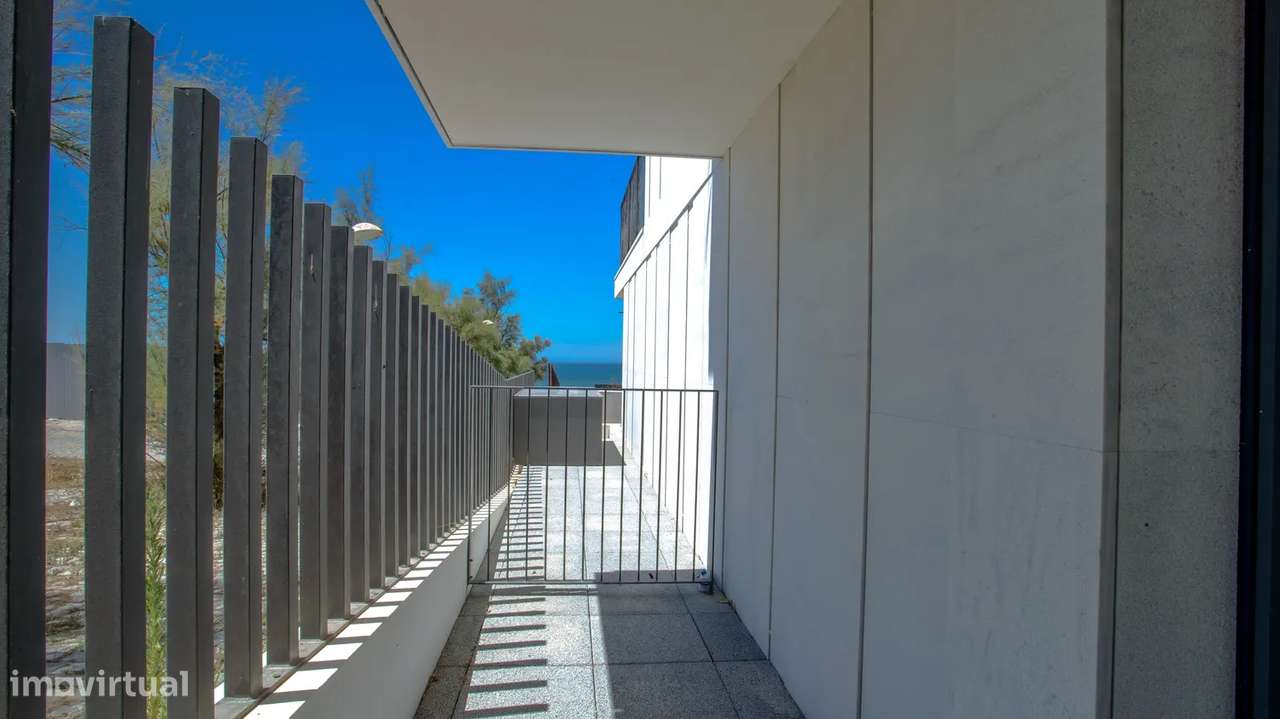 T2 Como Novo c/ Vistas Mar e Garagem Box em Canidelo-5