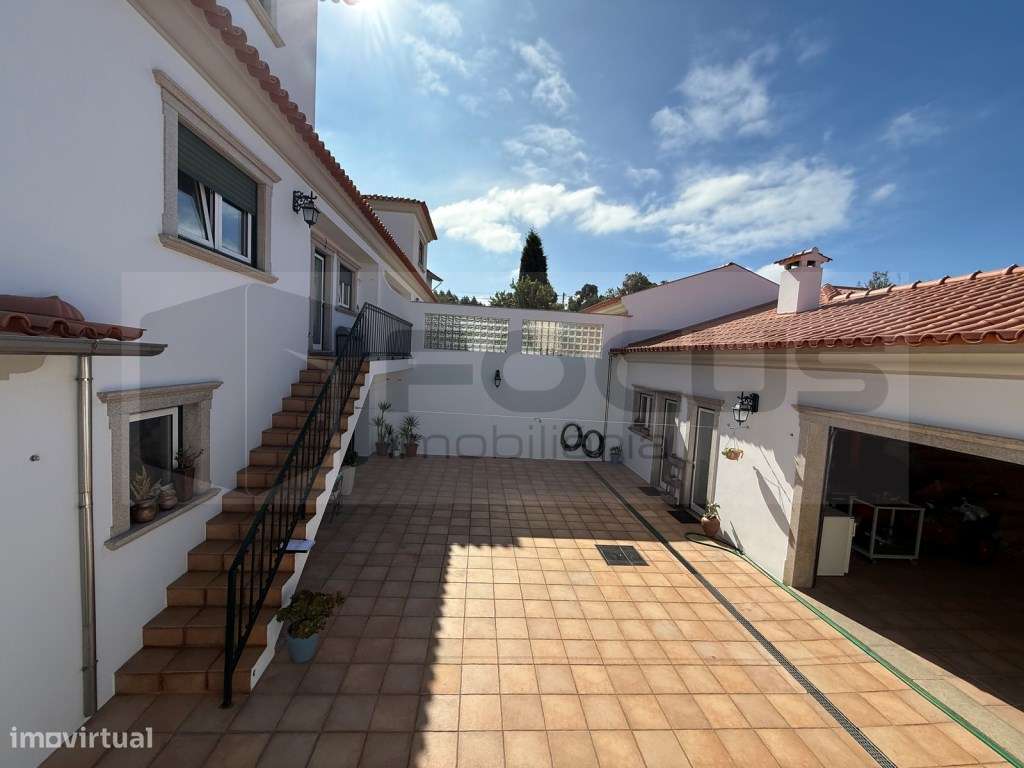 Espaçosa moradia T4 para venda em Esgueira-51