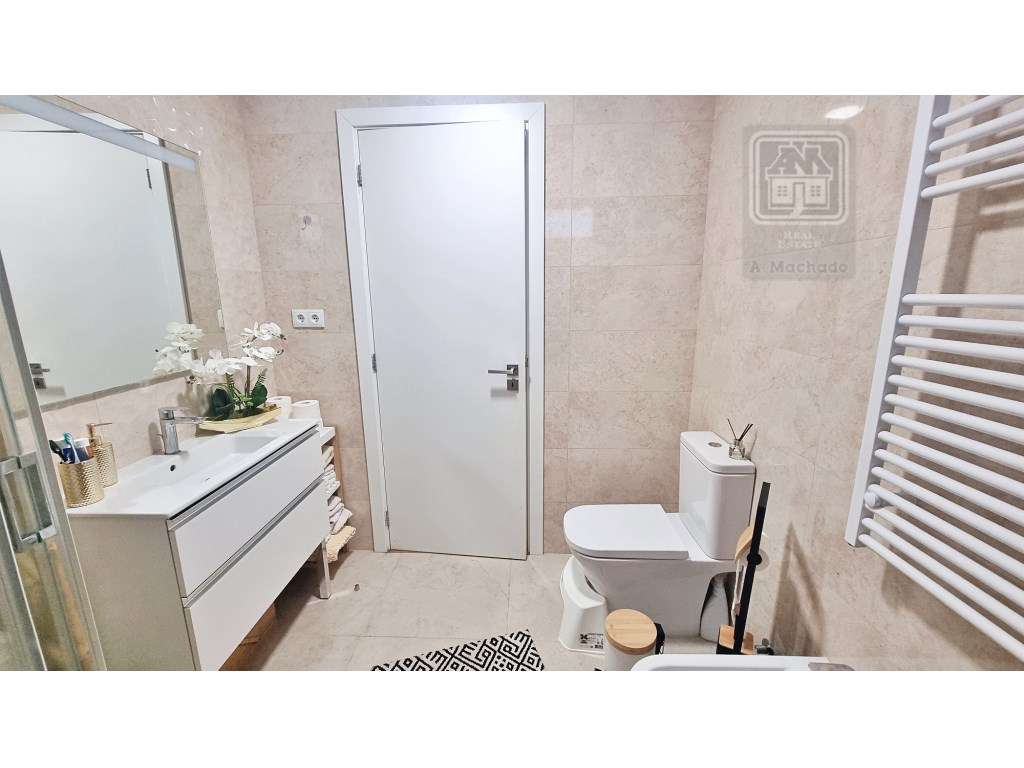 VENDA de APARTAMENTO T2 como NOVO - centro cidade Ponta Delgada (Sã...-33