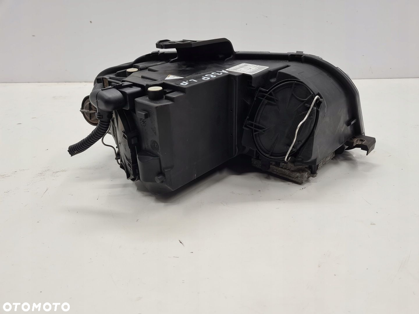 AUDI A3 8P 07R LAMPA LEWY PRZÓD BIXENON ANGLIK 8P0941003AA - 2