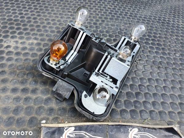 Wklad Lampa Lampy Zarowka Mocowanie Tyl Tylne AUDI A4 B6 Sedan Małysz 153947 153948 153 947 153 948 - 13