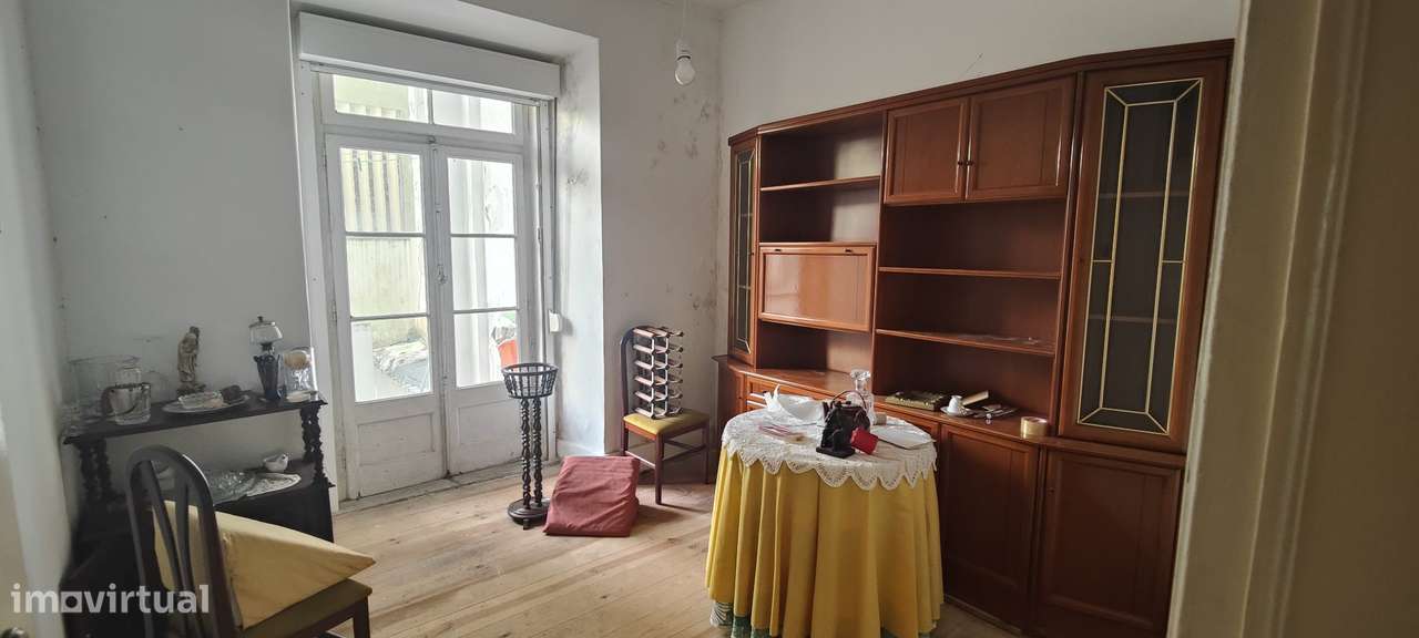 APARTAMENTO T-3 RUA TOMÁS RIBEIRO PARA REMODELAÇÃO TOTAL-14