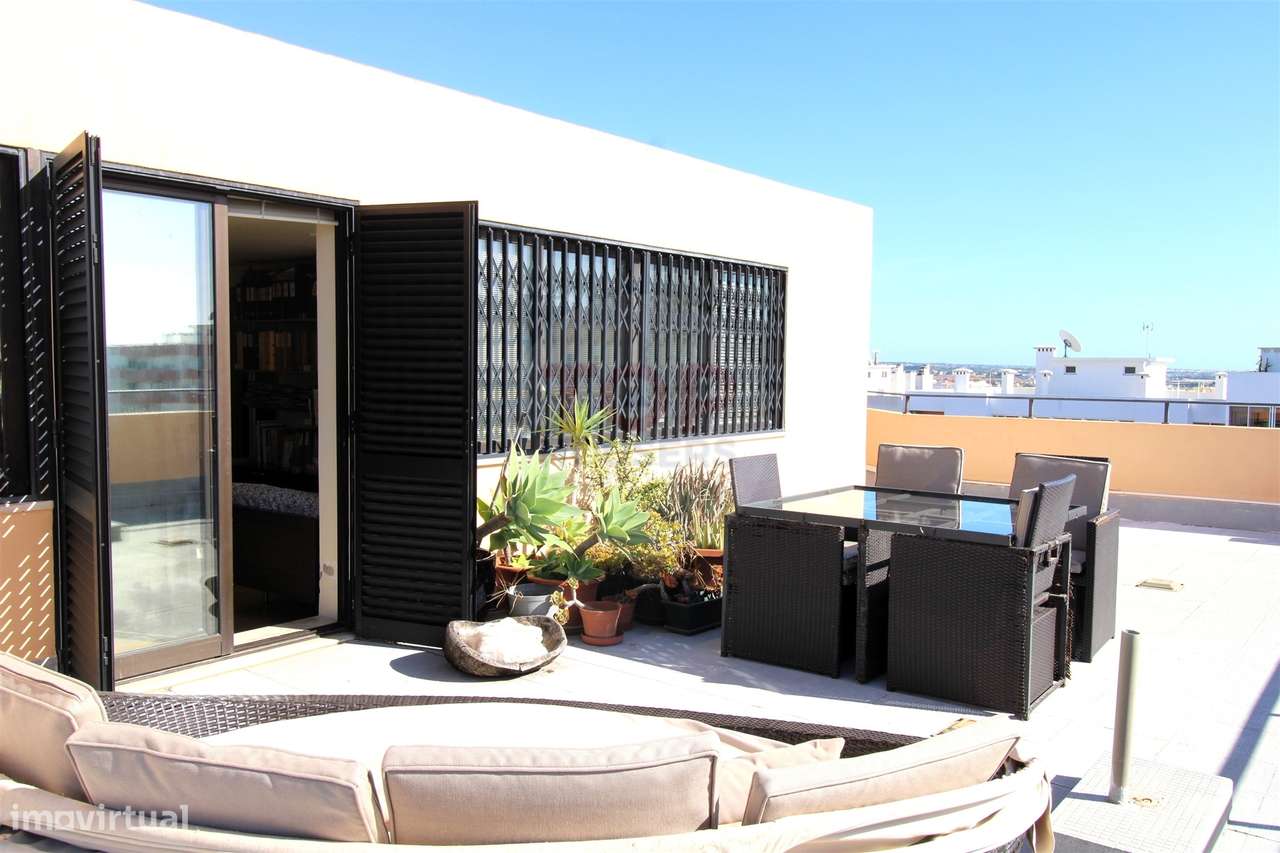 Penthouse T4+1 com Terraço Panorâmico e dois estacionamentos-8