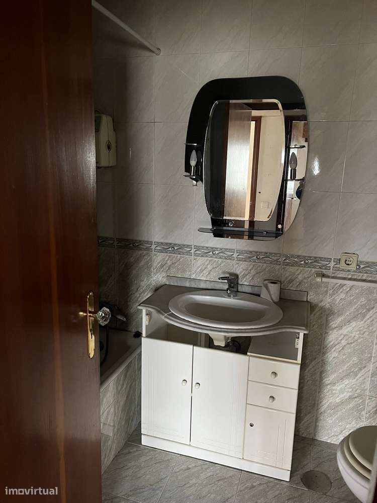 T3 com 2 casas de banho, varanda e elevador em Matosinhos - Grande imagem: 4/14