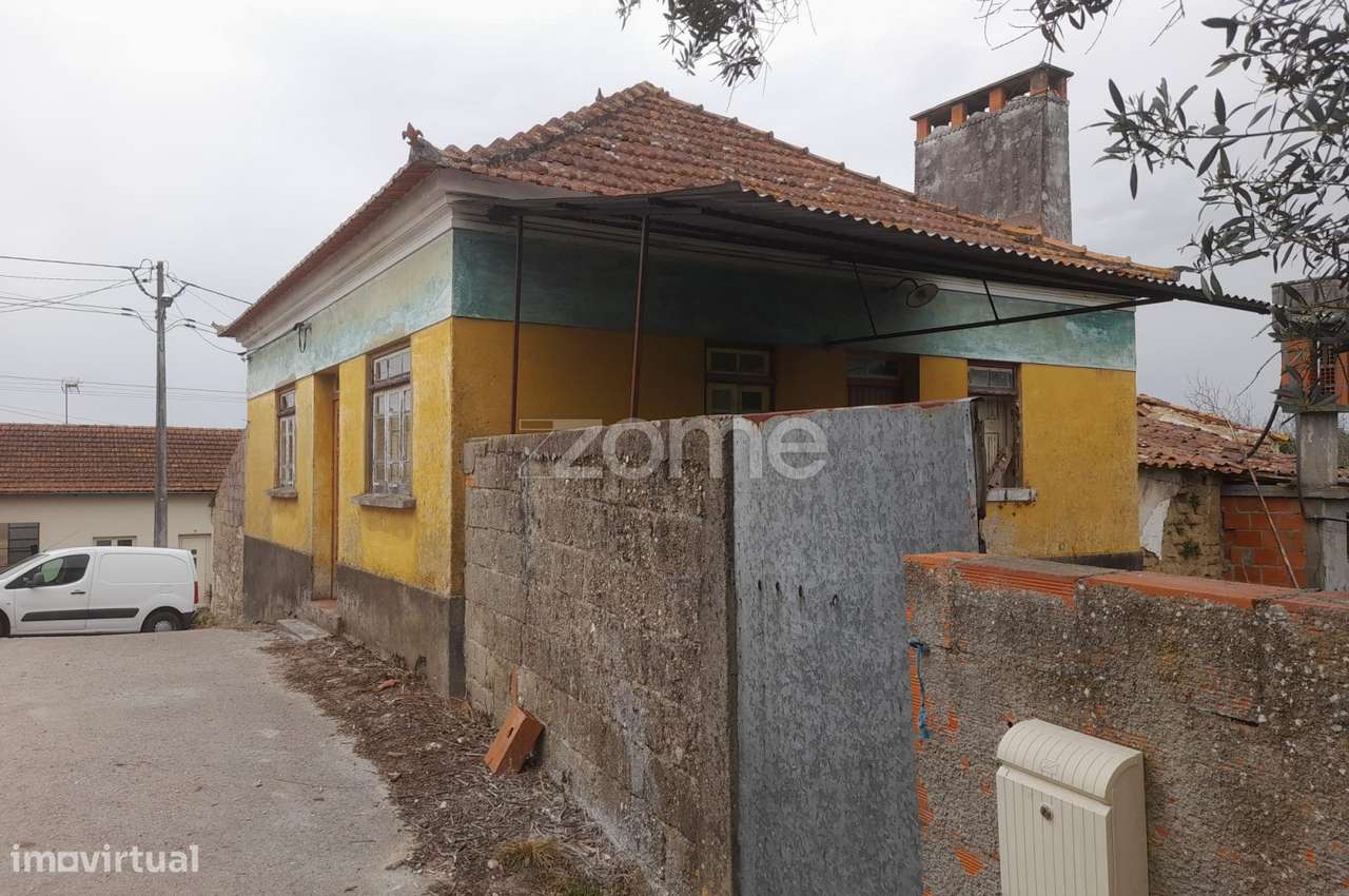 Casa para recuperar inserida em terreno com 282 m² - Grande imagem: 2/60