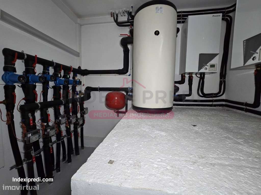 Apartamento T3 C/lugar de garagem de excelentes acabamentos-19