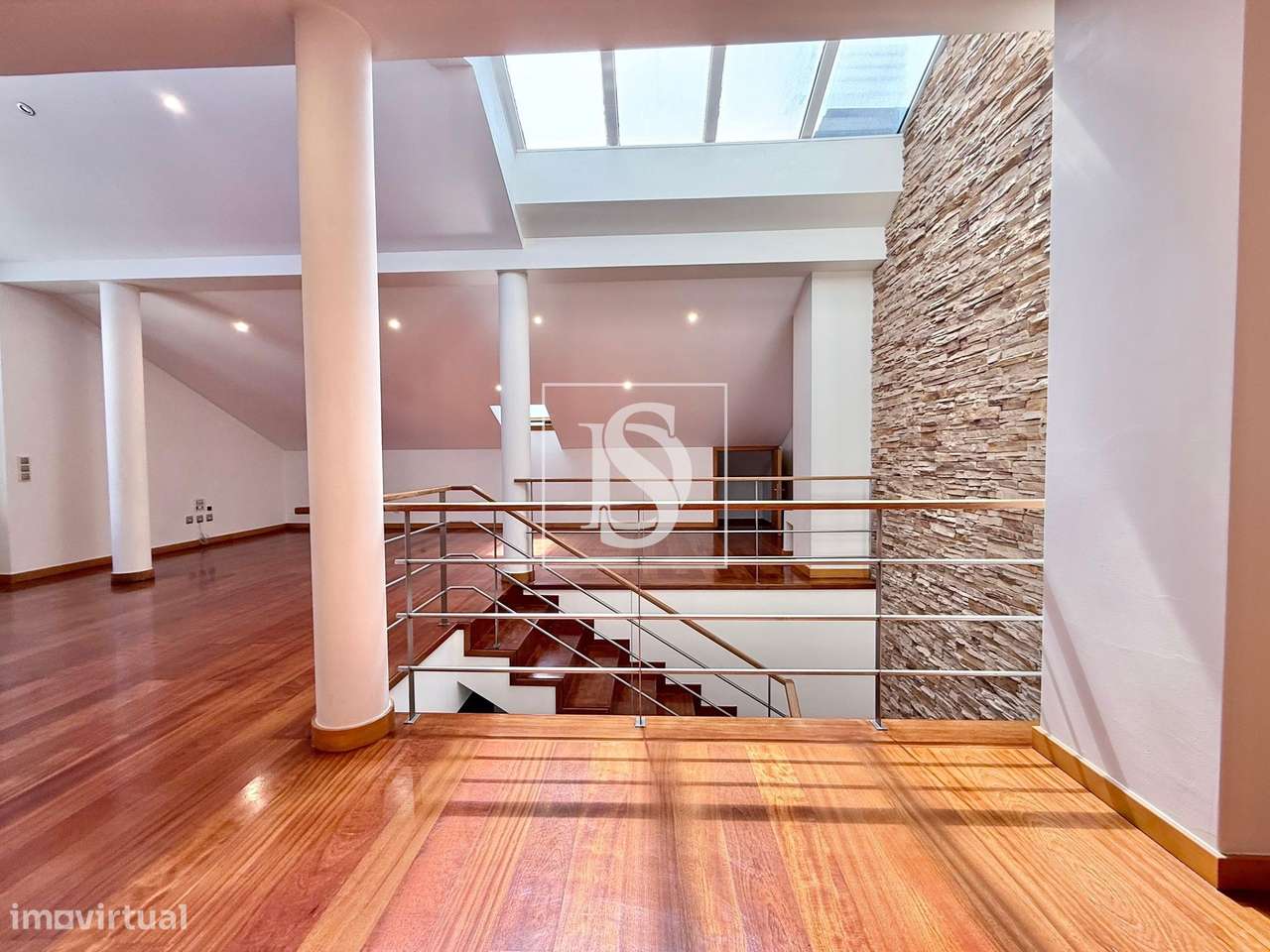 Moradia T4 de Luxo em Valongo com Jardim, Domótica e Acabamentos de Al-19