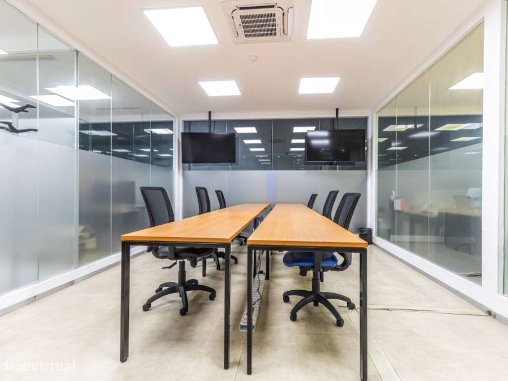 Armazém com Escritórios e Estacionamento - Excelente Oportunidade d... - Grande imagem: 5/31